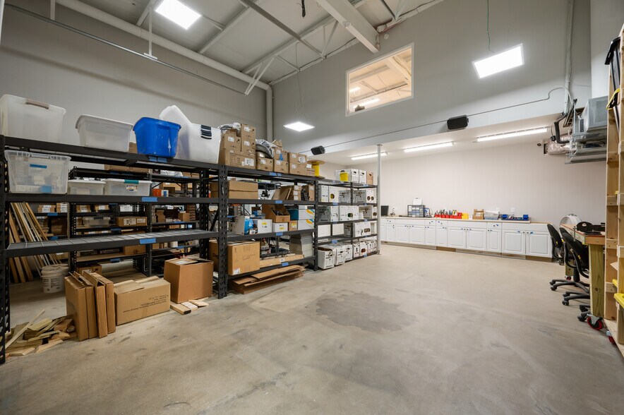More Photos Of 12550 Promise Creek Ln, Fishers Light Distribution For Lease