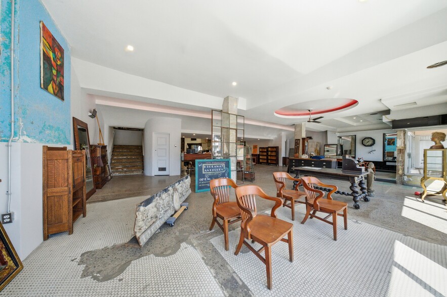 More Photos Of 195 Ottawa St N, Hamilton Storefront For Sale