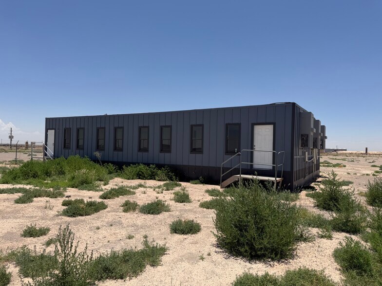 More Photos Of 463 Blackbird Dr, Pecos Industrial For Lease