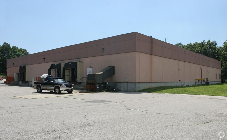 More Photos Of 666 Park East Dr, Woonsocket Warehouse For Lease