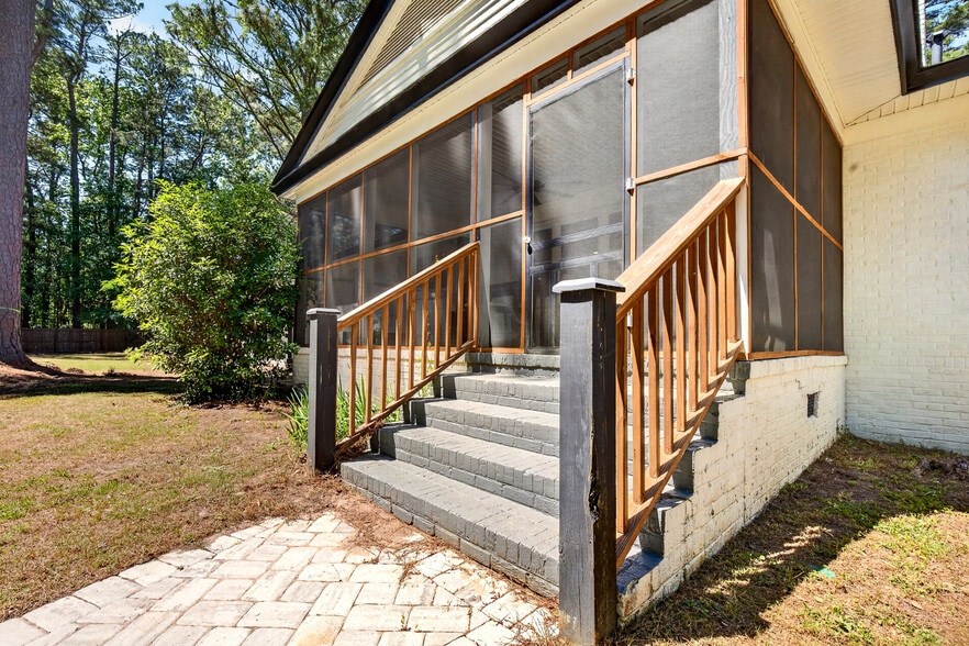 More Photos Of 1120 Central Ave, Summerville Office For Sale