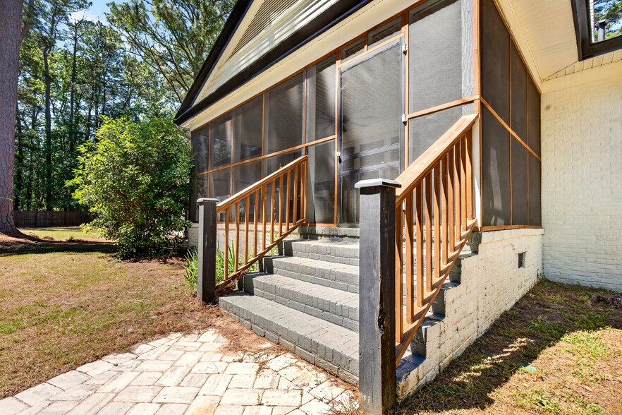 More Photos Of 1120 Central Ave, Summerville Office For Sale