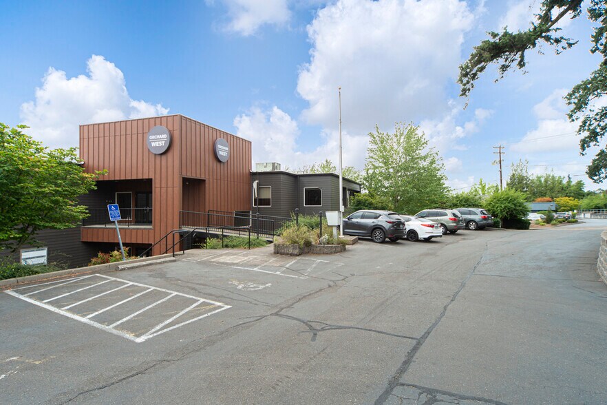 More Photos Of 675 Orchard Heights Rd, Salem Medical For Sale