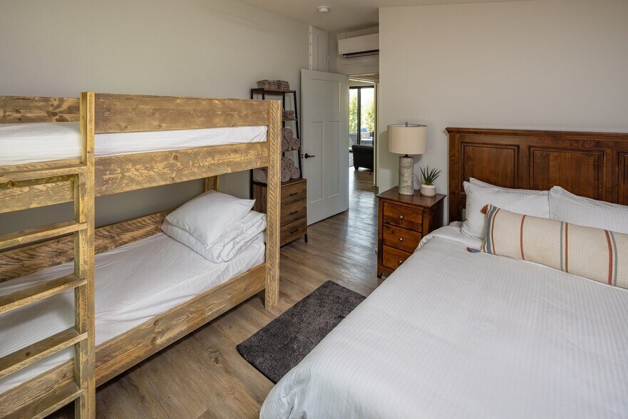 More Photos Of 1583 Spring Bay Rd, Spring Bay Hotel For Sale