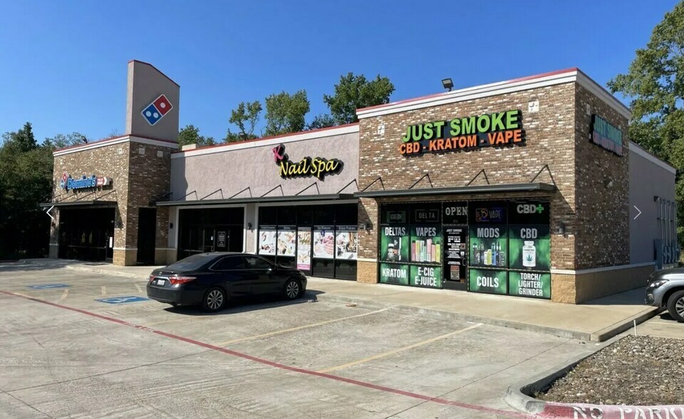 More Photos Of 2807 S Main St, Lindale Storefront For Lease