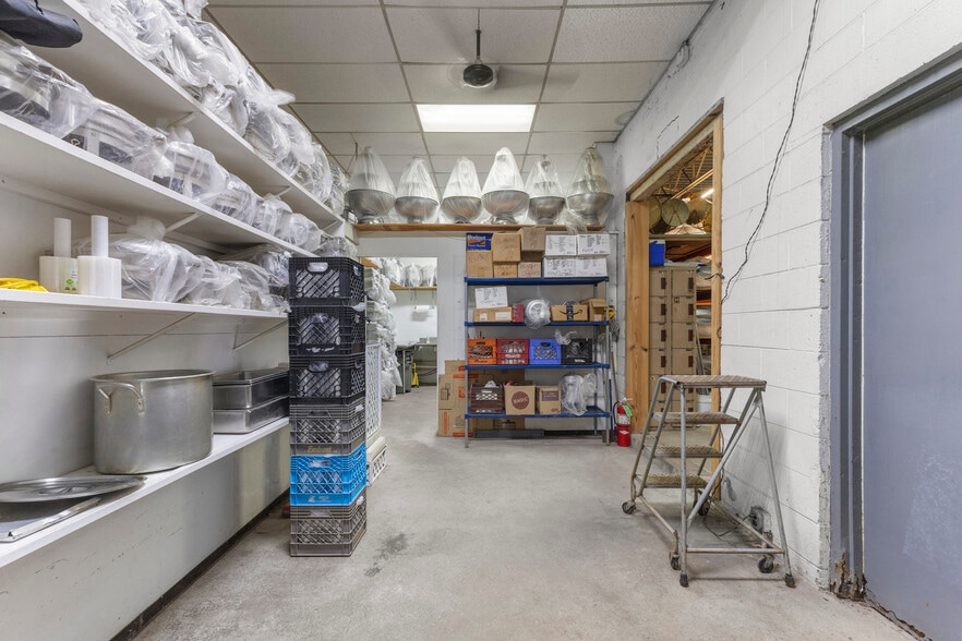 More Photos Of 24101 W Warren St, Dearborn Heights Freestanding For Sale