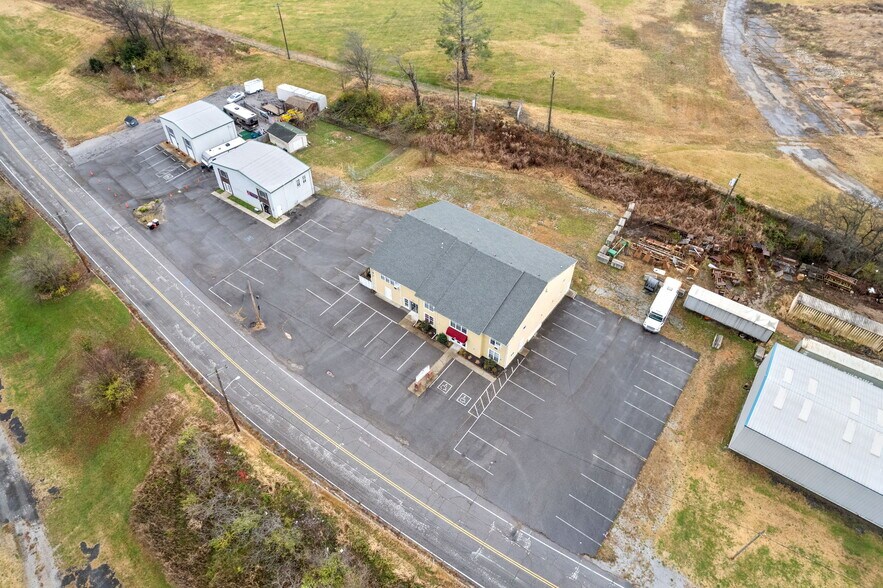 More Photos Of 701 Red River St, Clarksville Office For Sale