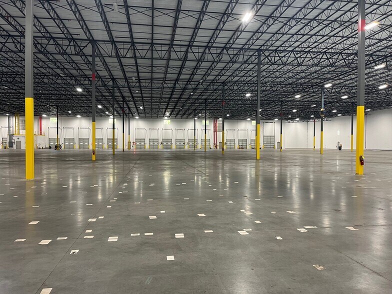 More Photos Of 6525 Mall Blvd, Union City Warehouse For Lease