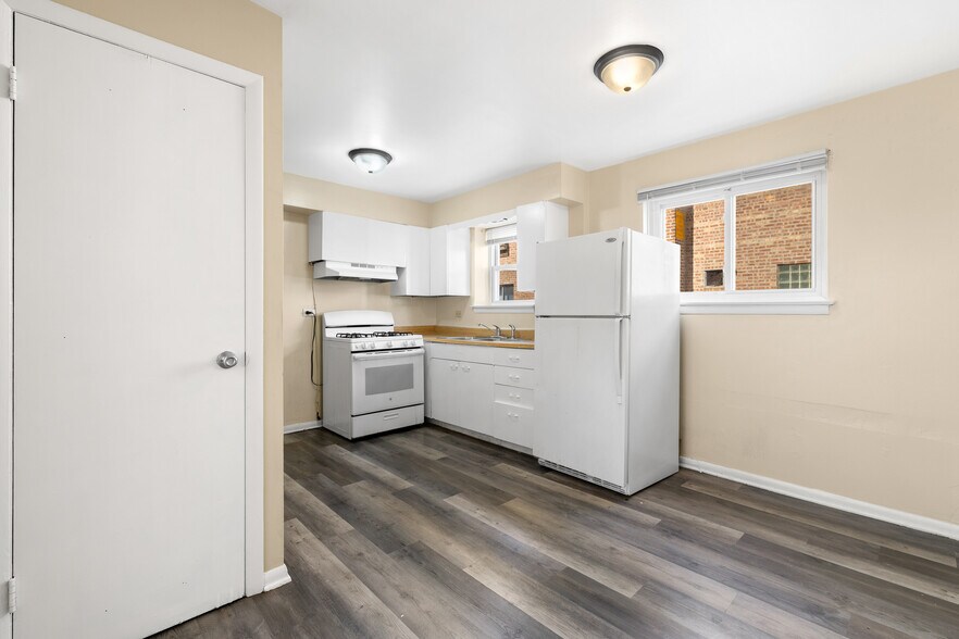 More Photos Of 3631 147th St, Midlothian Apartments For Sale