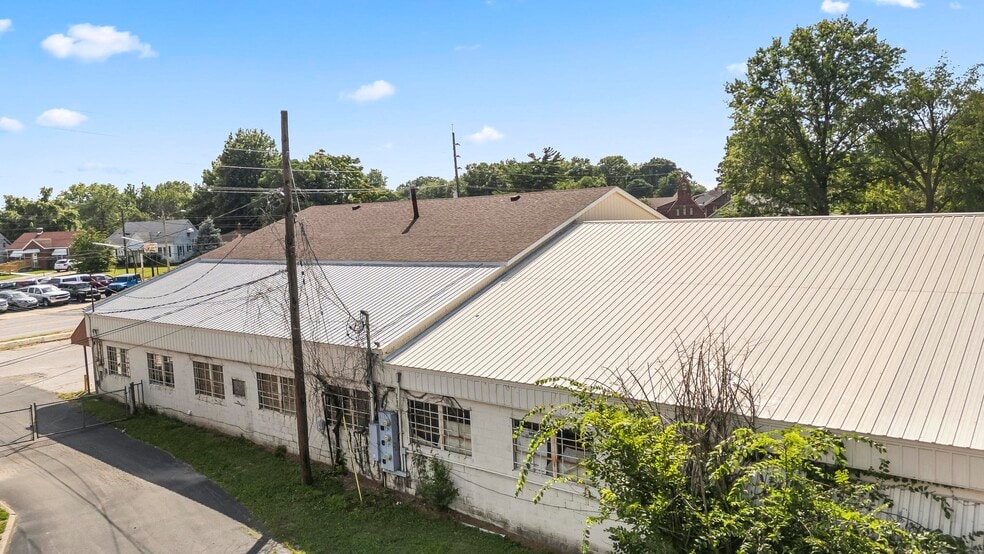 More Photos Of 909-911 Milton Rd, Alton Flex For Sale