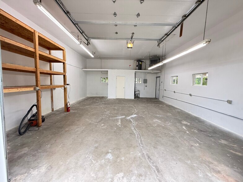 More Photos Of 1460 Chase St, Lakewood Warehouse For Lease