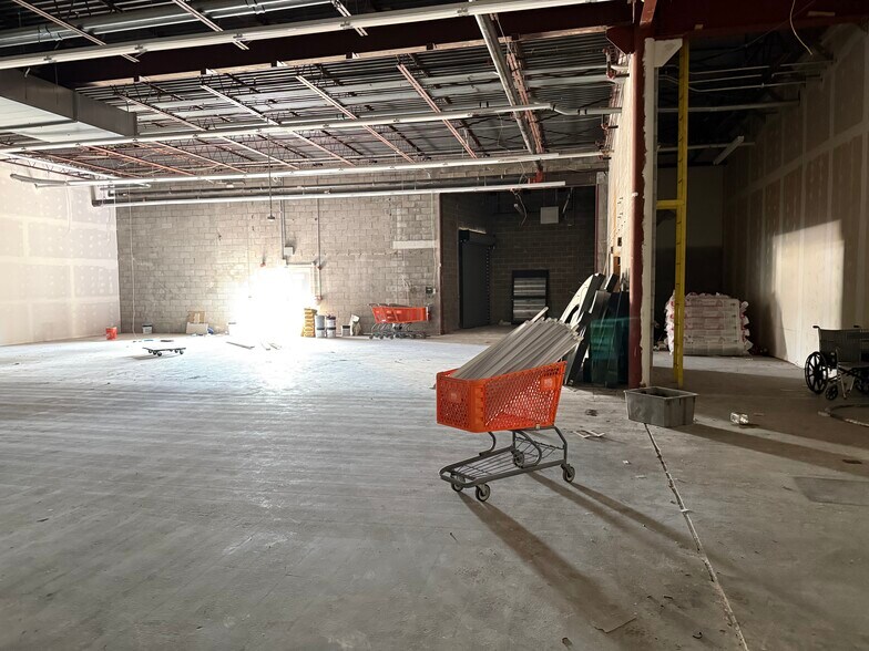More Photos Of 100 Cross Roads Plz, Mount Pleasant Freestanding For Lease