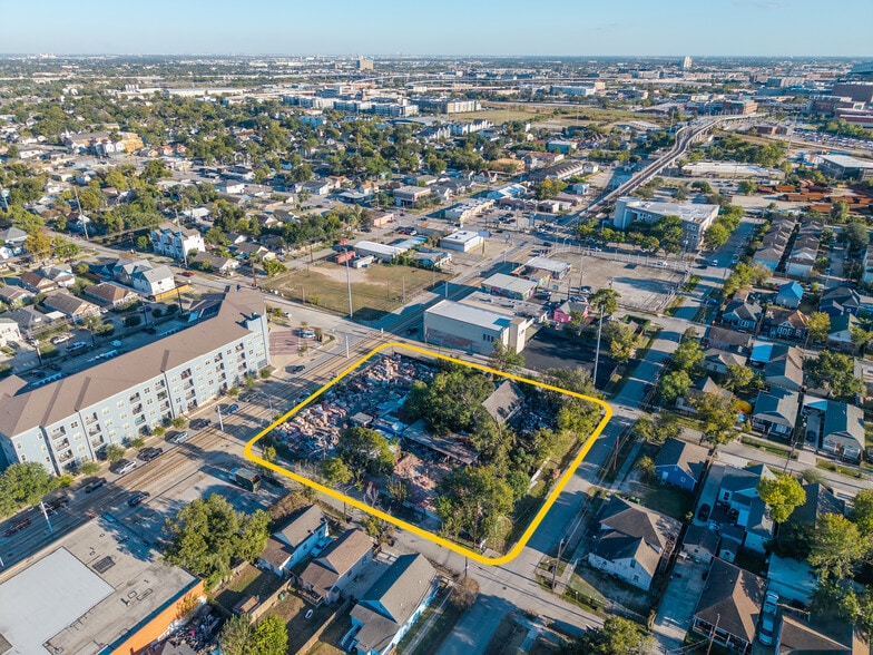 More Photos Of 2009 N Main St, Houston Land For Sale