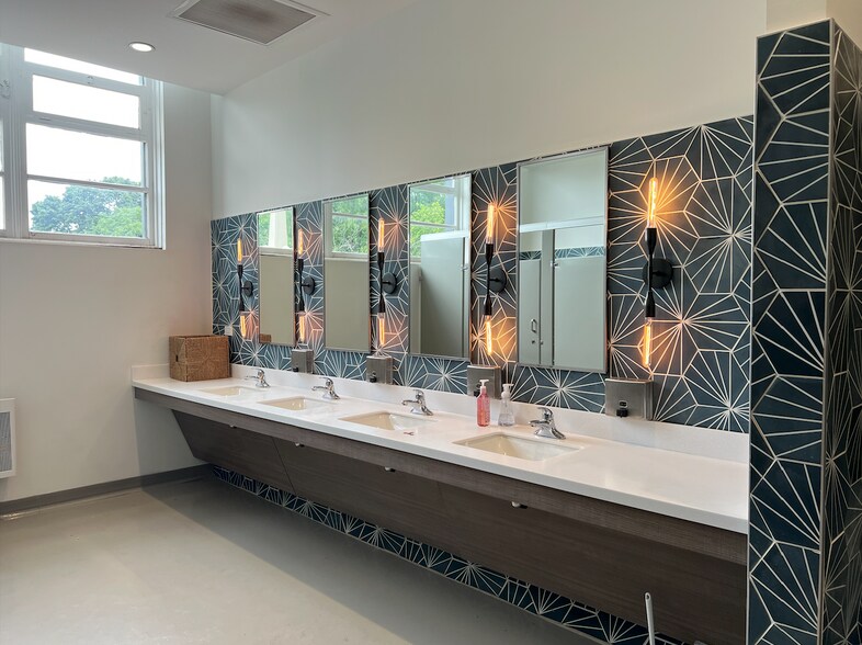 More Photos Of 2901 W Lawrence Ave, Chicago Flex For Lease