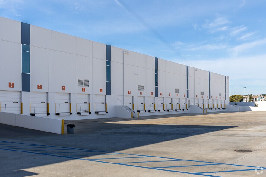 More Photos Of 8888 Balboa Ave, San Diego Distribution For Lease