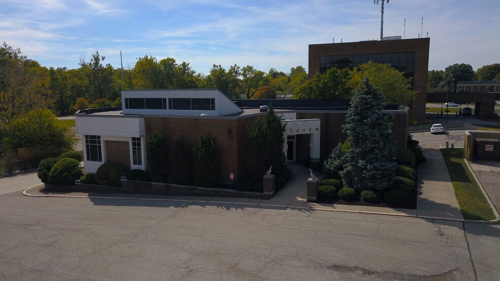 More Photos Of 5440 E Fall Creek Parkway North Dr, Indianapolis Office For Lease