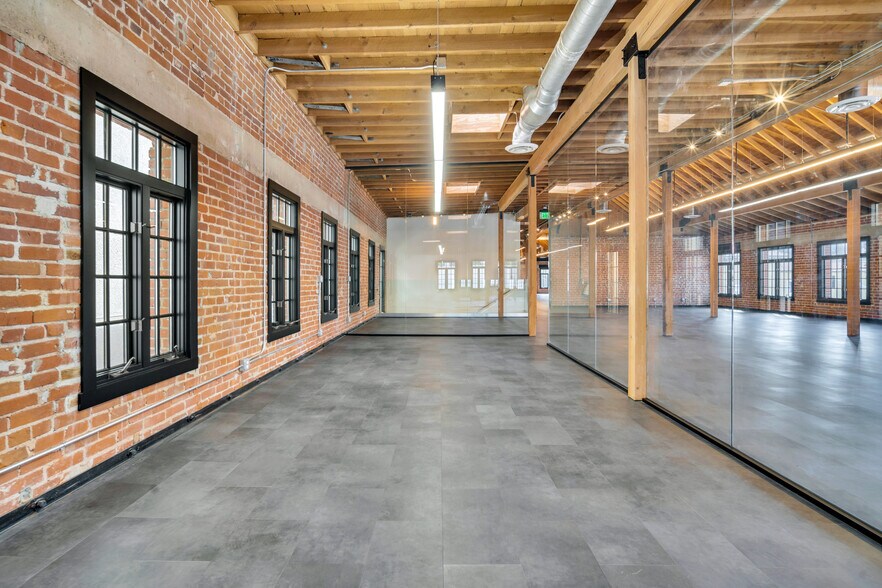 More Photos Of 400-412 Wilshire Blvd, Santa Monica Loft Creative Space For Lease