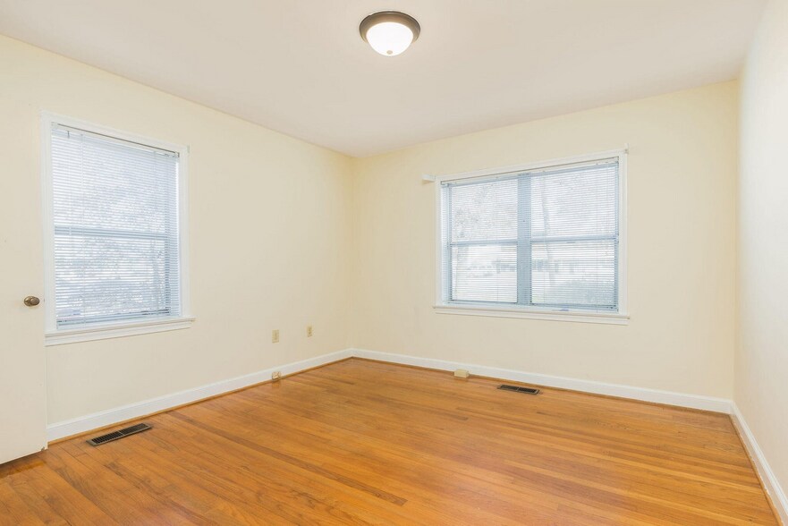 More Photos Of 1721 Ashley River Rd, Charleston Office Residential For Sale