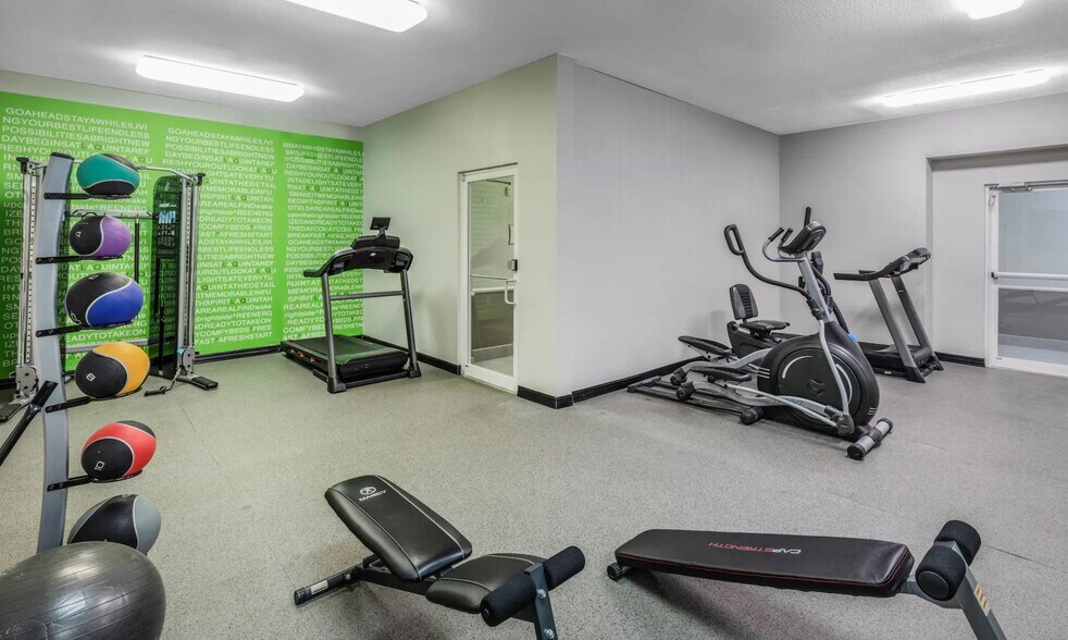 More Photos Of 910 State Highway 35 N, Port Lavaca Hotel For Sale