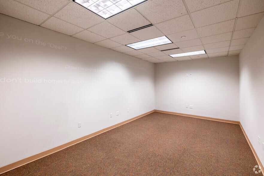 More Photos Of 2820 Waterford Lake Dr, Midlothian Office For Lease