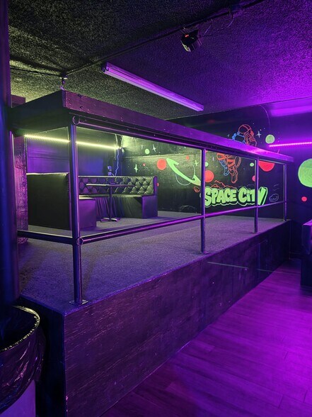 More Photos Of 8604 Jensen Dr, Houston Bar For Sale