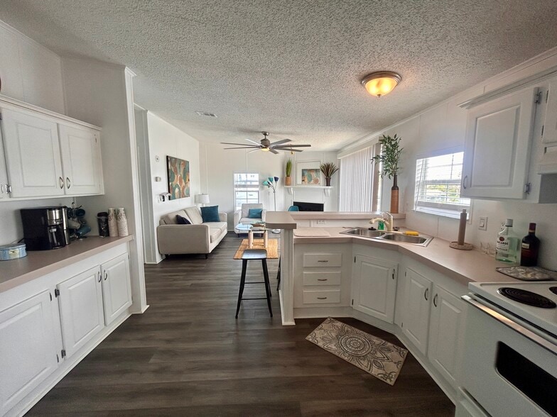 More Photos Of 6501 Boatyard Dr, Hudson Specialty For Sale