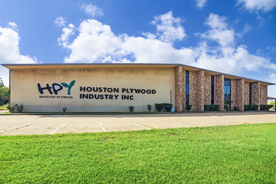 More Photos Of 3702 Knapp Rd, Pearland Warehouse For Lease