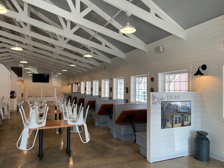 More Photos Of 121 Main St, Oswego Restaurant For Lease