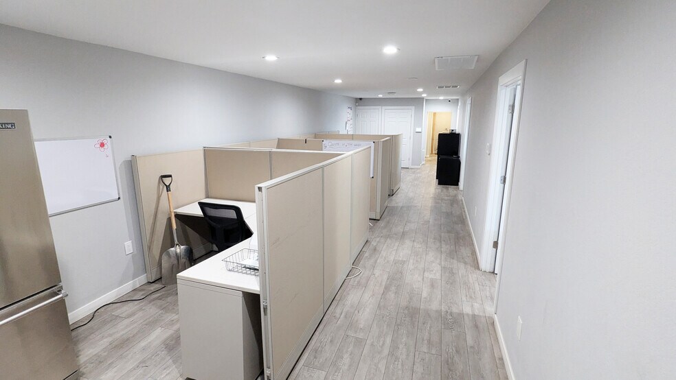 More Photos Of 6970 Eudora Dr, Commerce City Showroom For Sale