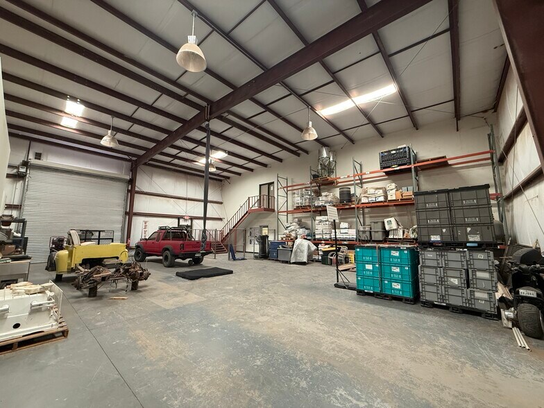 More Photos Of 1001 Berryville St, El Paso Warehouse For Sale