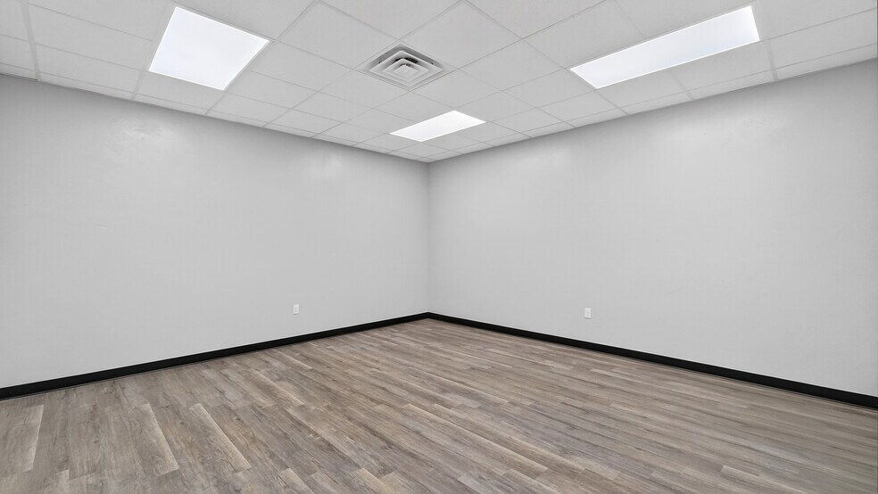 More Photos Of 16510 W Basin St, Odessa Warehouse For Sale