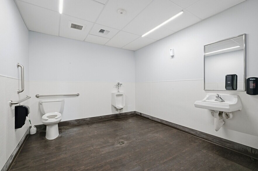 More Photos Of 8031 Branch Rd, Harrah Distribution For Sale
