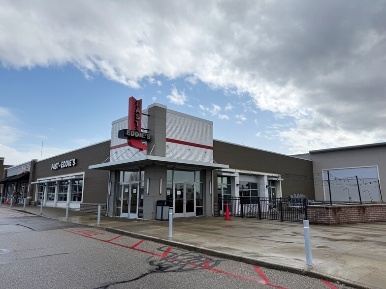 More Photos Of 7729 W Ridgewood Dr, Parma Restaurant For Lease