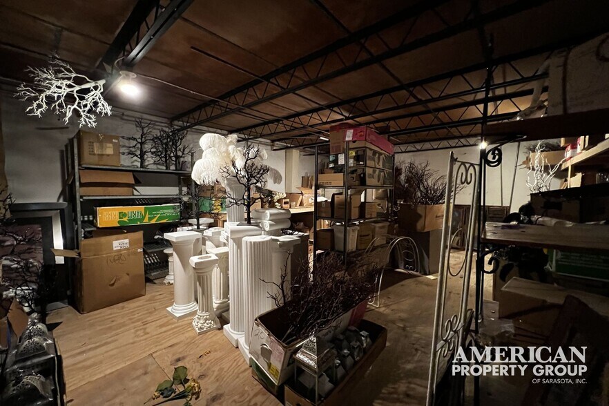 More Photos Of 2048 Bee Ridge Rd, Sarasota Storefront Retail Residential For Sale