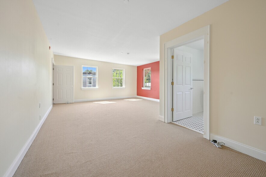 More Photos Of 56 Main St, Stamford Hotel For Sale