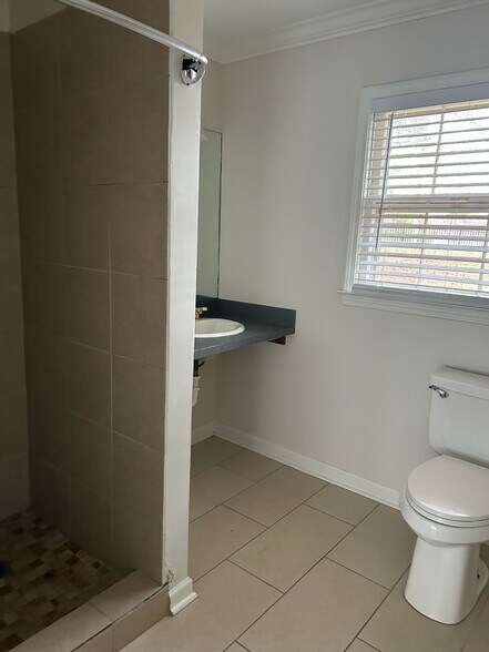 More Photos Of 4455 State Bridge Way, Alpharetta Office Residential For Lease