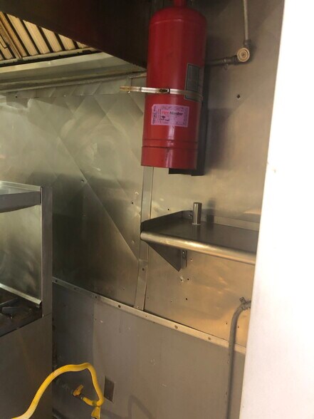 More Photos Of 2210-2220 NE 123rd St, Miami Restaurant For Lease