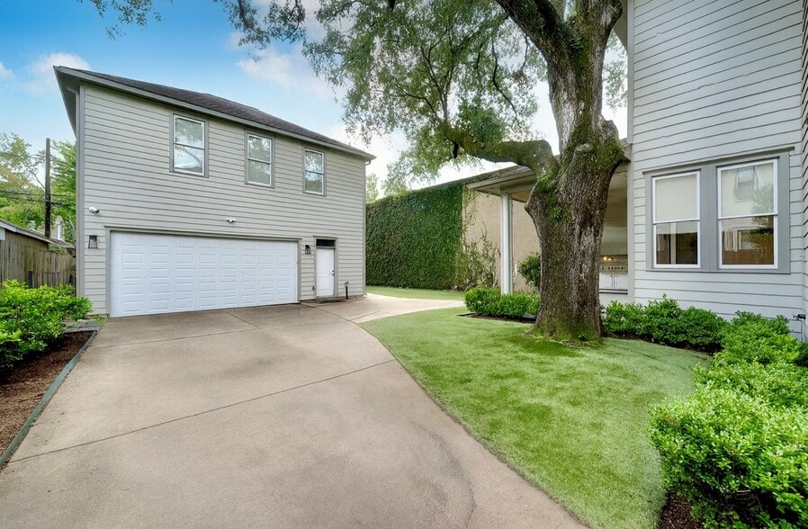 More Photos Of 1226 Heights Blvd, Houston Office For Sale