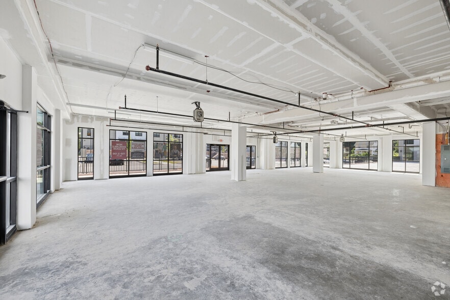More Photos Of Main St, Portland Unknown For Lease