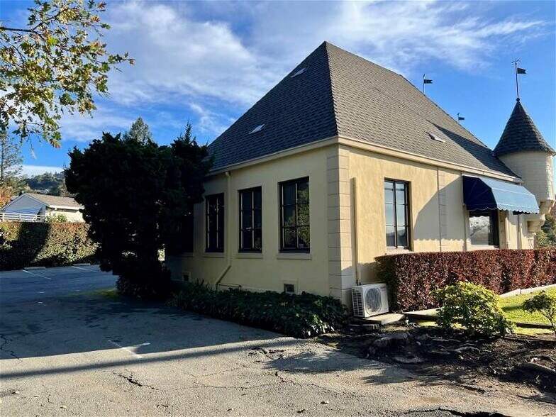 More Photos Of 500 Sir Francis Drake Blvd, Greenbrae Freestanding For Lease