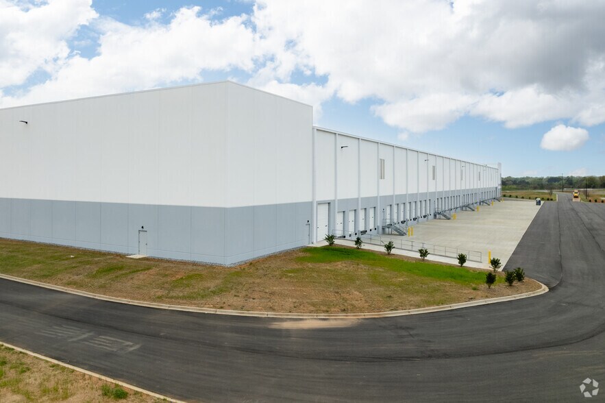 More Photos Of 2000 Victor Hill rd, Duncan Unknown For Lease