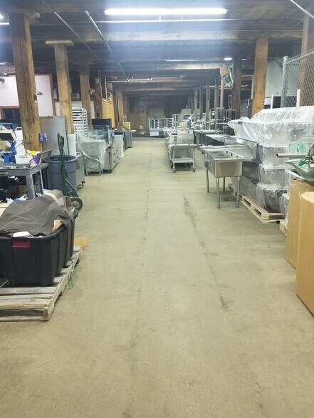 More Photos Of 119 R Foster St, Peabody Warehouse For Lease