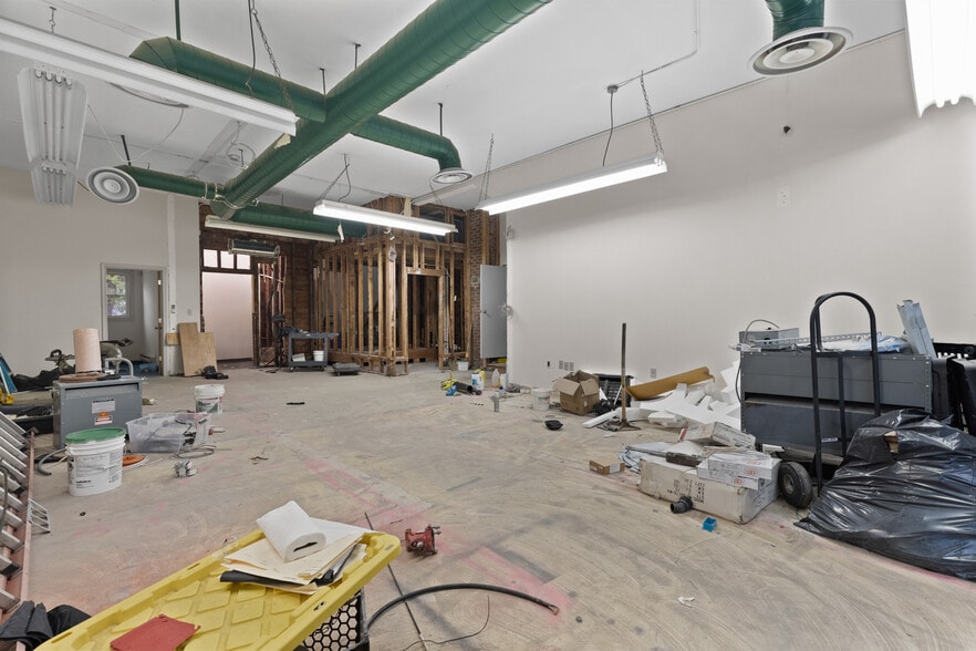 More Photos Of 15 Hamburg Tpke, Bloomingdale Office For Sale