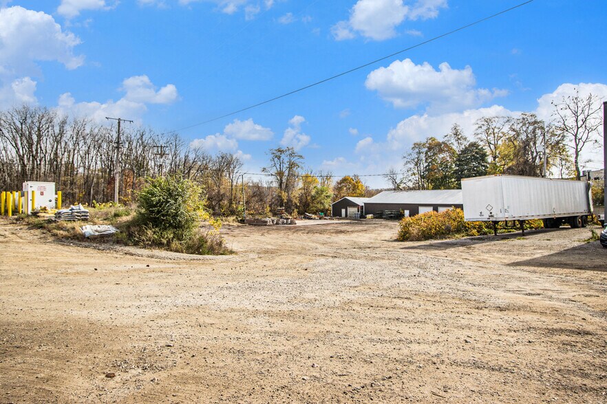 More Photos Of 558 Water St, Allegan Freestanding For Sale