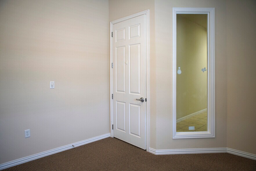 More Photos Of 3918 Telephone Rd, Lake Worth Medical For Lease