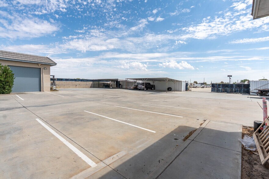 More Photos Of 39126-39130 3rd St E, Palmdale Service For Sale