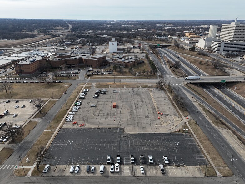 More Photos Of 400 SW 8th Ave, Topeka Land For Sale