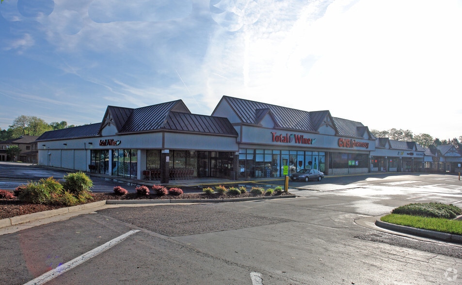 More Photos Of 9400-9500 Main St, Fairfax Unknown For Lease