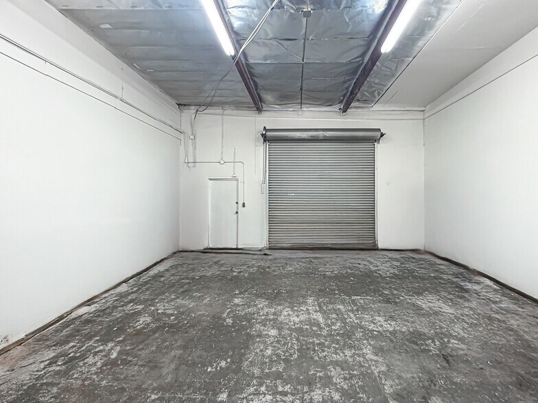 More Photos Of 2621-2651 W Woodland Dr, Anaheim Manufacturing For Sale