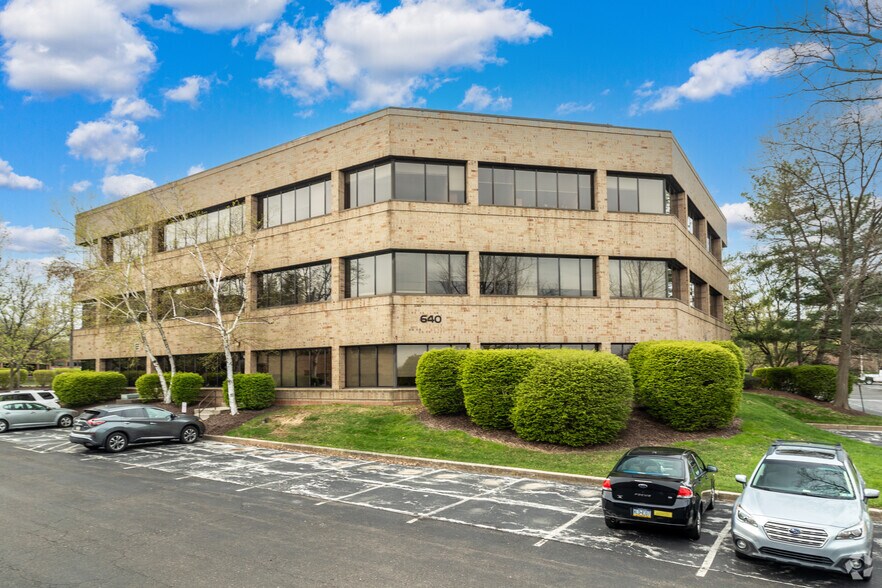 More Photos Of 350 Sentry Pky, Blue Bell Office For Sale